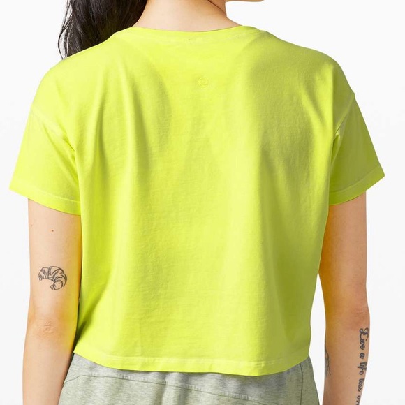 Women’s 4 Lululemon Cates Tee Fade
Sublimado Pigment Dye Highlight Yellow - Picture 7 of 7